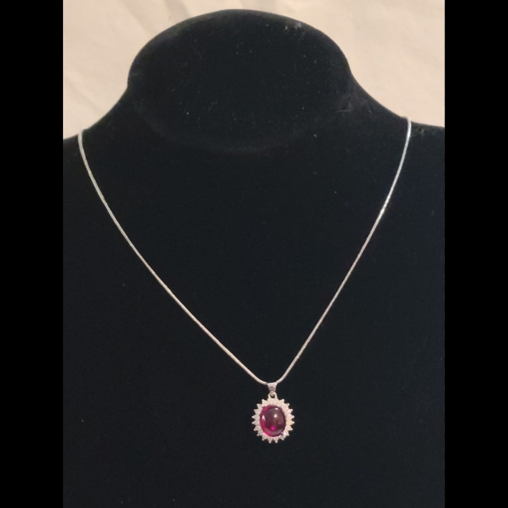 Elegant 925 Silver and Ruby Cabachon Pendant Necklace